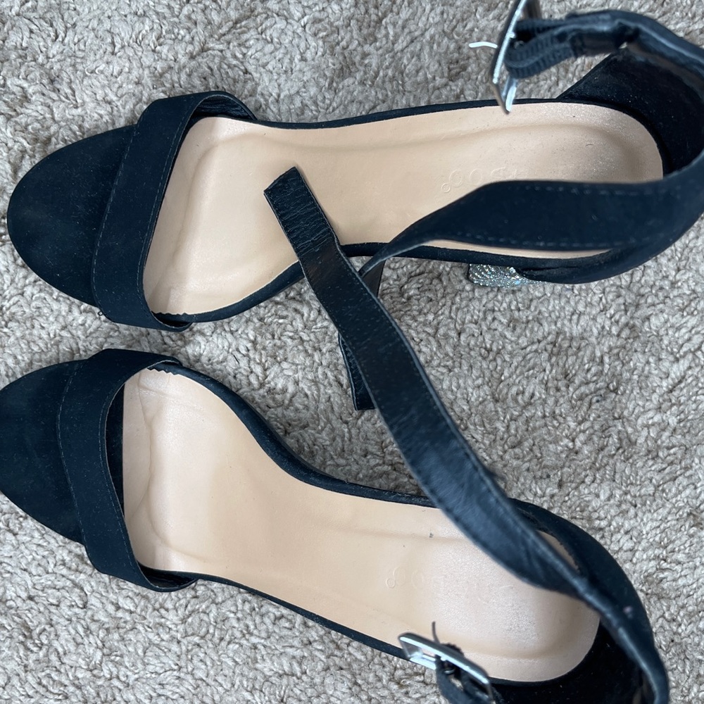 Selling these black heels. Only worn once.